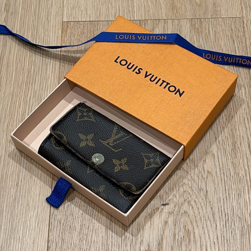 Louis Vuitton 6 Key Ring Holder - light pink